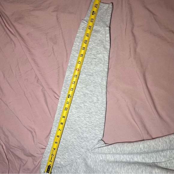 Avalanche Outdoor supply company Gray Hoodie medium - Picture 7 of 11